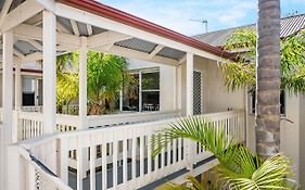 Smugglers 9 - Poolside In The Heart Of Victor Harbor